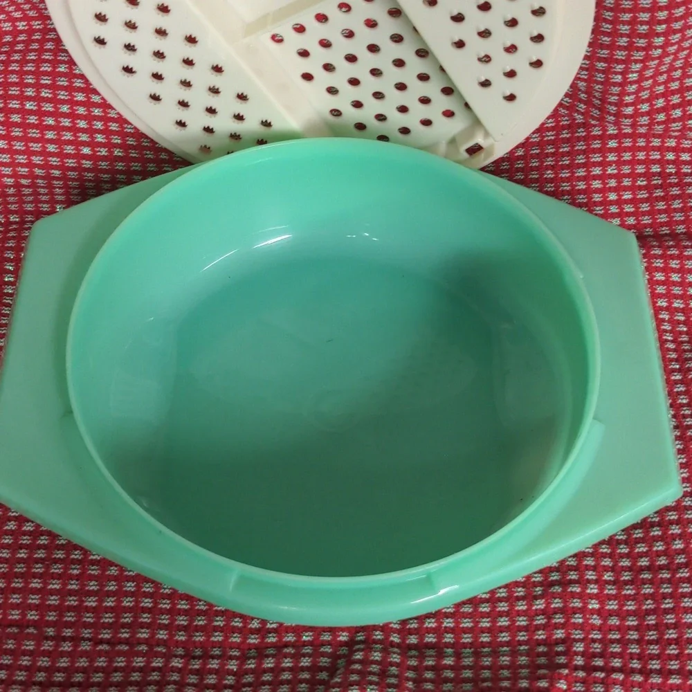 Vintage Tupperware Grater Slicer Bowl 786-5
